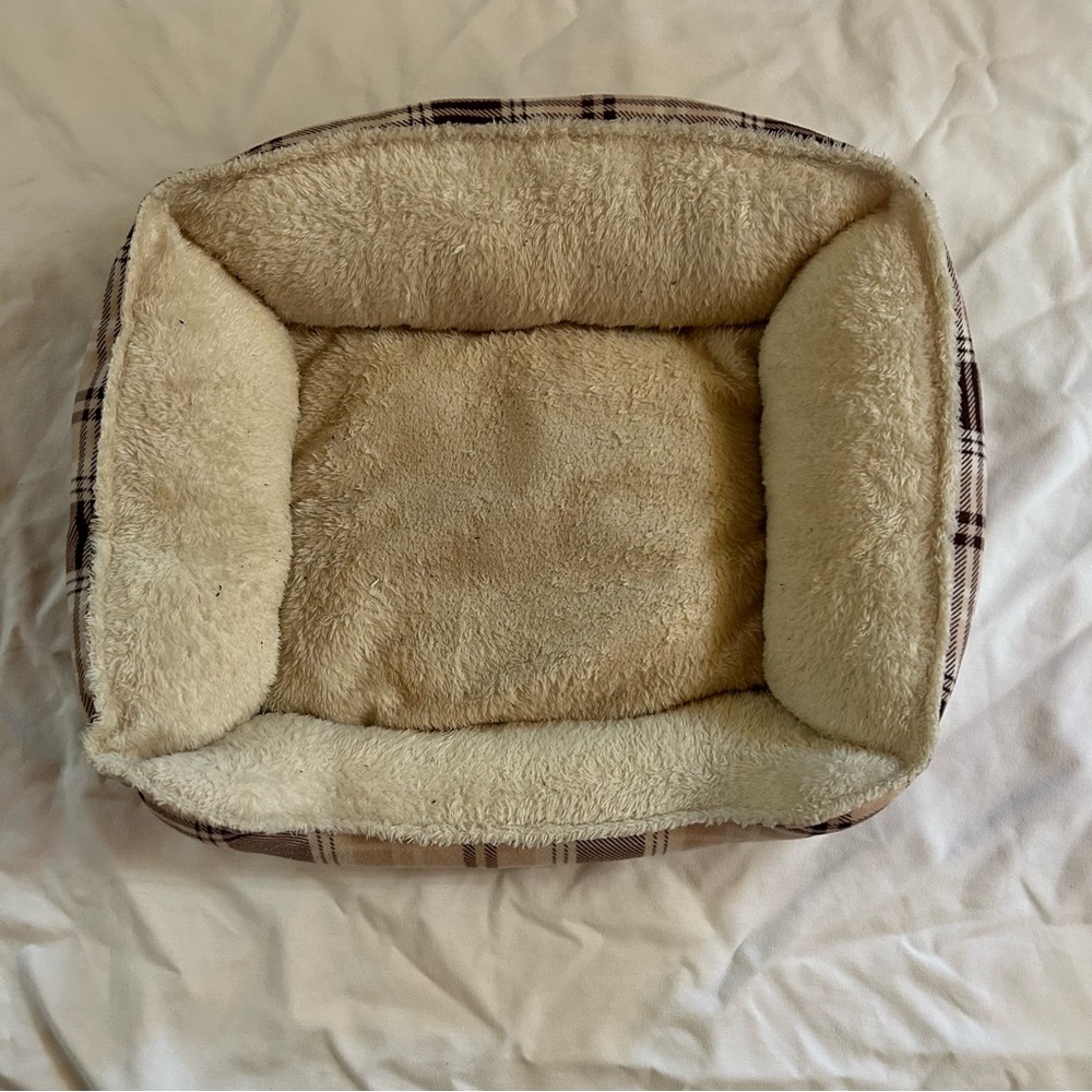 Cozy Plaid Pet Bed